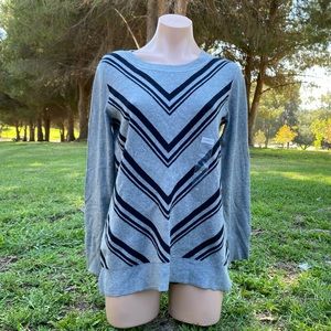 Liz Claiborne ~NTW Women’s medium Gray and black chevron print knit top